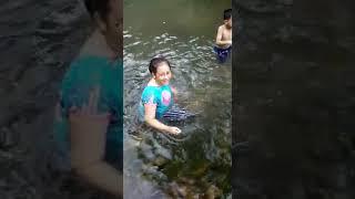 ngintip anak GADIS berenang di kalisungai   pasti virallll