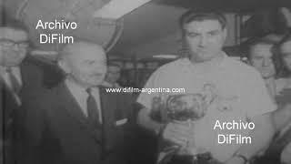 Torneo masculino de bowling en Buenos Aires - Entrega trofeo al vencedor 1968