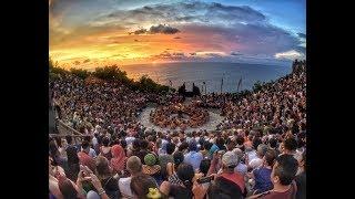 Tari Kecak Bali Uluwatu Sambil Melihat Sunset - Matahari Terbenam