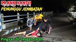 Prank Hantu Penunggu Jembatan  Si Manis Jembatan Merah  Pingsan Ditengah Jalan Bikin Merinding