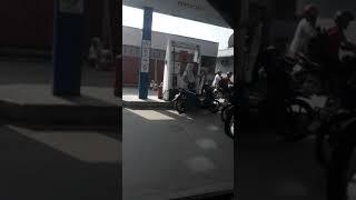 Pom bensin pekanbaru yang punya motor isi sendiri self service