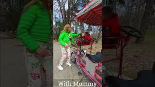  Cu BICICLETA electrică la PLIMBARE  Dad vs Mom by electric CAR in the amusement park #shorts