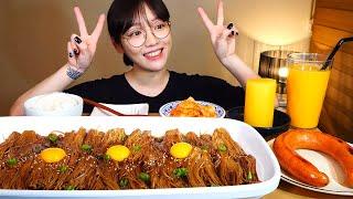 중국에서 유명한 짜장팽이버섯 칼바사소세지 밥공기까지 먹방  Mukbang Eating Show