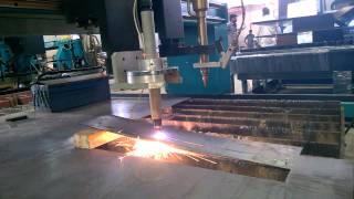 Automatic torch height control for plasma cutting