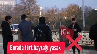 ÖZBEKİSTAN DA TÜRK BAYRAĞI YASAK SOSYAL DENEY TÜRK BAYRAĞI İLE FOTOĞRAF ÇEKERKEN DAYAK YEDİM