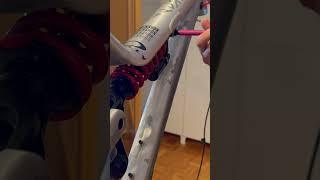 MTB Custom COMMENCAL Meta Aufbau im Wohnzimmer 01 Unstripping old  4K