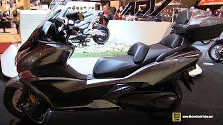 2016 Honda SW T600 ABS Scooter - Walkaround - 2015 Salon de la Moto Paris