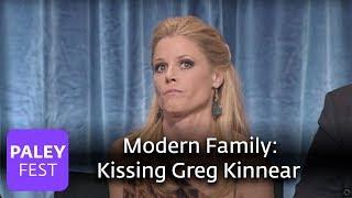 Modern Family - Julie Bowen on Kissing Greg Kinnear