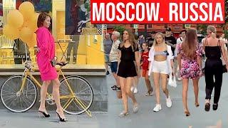  Russian Girls. Moscow Street Life. Walking Tour