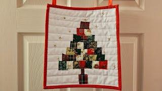 Mini Quilts. The postage stamp patchwork Xmas Tree wallhanging. #quilting #patchwork #sewing