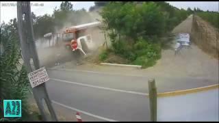 Ngeri  Kumpulan Video Tertabrak Kereta Api