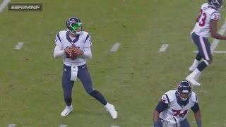 NFL Quarterback Gets Distracted By Laser Pointer at His Face During Game