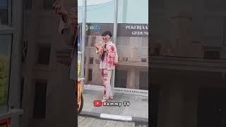 ZOMBIE GANTENG NGEGAS Prank Klakson Bus Telolet #shorts #prank #lucu #basuri