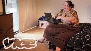 600 Pound Mom Gets Paid to Eat