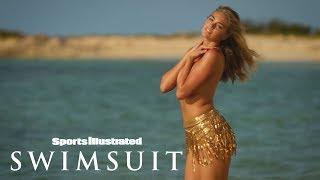 Kate Upton takes her top off Candids  Sports Illustrated Swimsuit