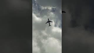 Pesawat Batik Air Landing
