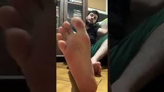 Cash Master Can wiggling his sexy toes.