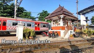 Hanya di Jogjakarta palang pintu kereta api digeser‼️