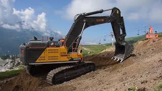 Volvo EC750E loading A30G