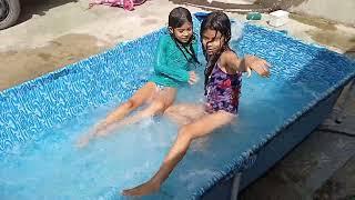 tomando banho de piscina na casa de Maria Eduarda mundo da Esmeralda