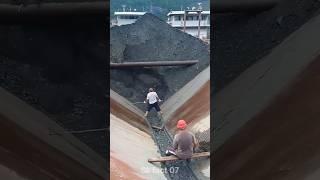 loading coal 🪨 into a ship is such a dangerous job   #shortvideo #shorts