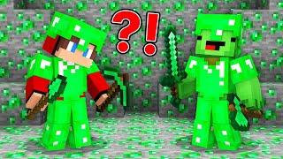 JJ and Mikey Have Infinity Emeralds in Minecraft  - Maizen