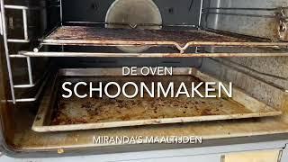 De oven schoonmaken