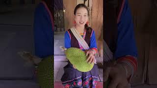 旅游到 老挝边境 西双版纳的 树林里 遇到了 好漂亮的哈尼族 小姑娘   #西双版纳 #中缅边境#六国交界#老挝山#记录真实生活 #乡村守护人 #我的乡村生