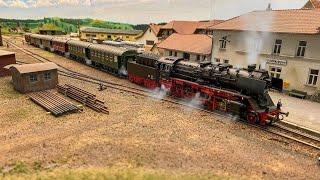 Der Hanauer Museumszug auf der H0 Kahlgrund Strecke der Eisenbahnfreunde Kahlgrund.