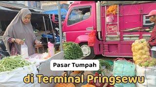 Pasar tumpah di Terminal Pringsewu Lampung