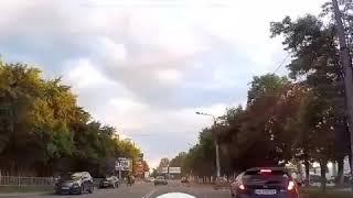 У мережі зявилось відео ДТП на Мазепи в якій нетверезий водій збив велосипедистку