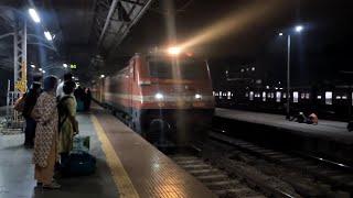 22115 MUMBAI LTT KARMALI AC SF EXPRESS ARRIVING THANE AT MIDNIGHT 2AM KONKAN RAILWAYS