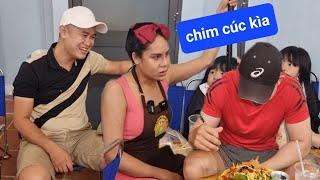 DIVA Cát Thy ghẹo Trai đẹp PT cơ bắp - Ẩm thực Cha Rồng bánh tráng trộn