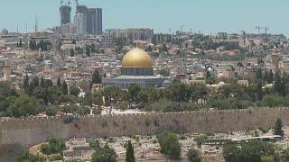 Hundreds of worshippers gather at Jerusalems Al-Aqsa mosque for Friday prayers