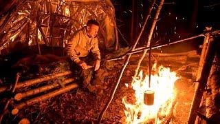 SOLO OVERNIGHT WINTER BUSHCRAFT CAMP- Camping Overnight in the Super Shelter I Built-Winter Camping