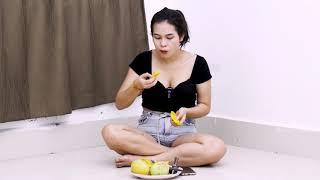 Beautiful Single mom so cute Eating Mango  【P9 Kom San】