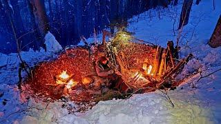 How to survive at night in FREEZING DEEP SNOW? Bushcraft camping Wilderness cooking