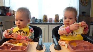 Twins try over-easy eggs