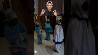 Lagi sholat di prank ga boleh gitu ya adik adik