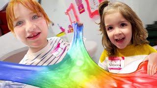 MAKiNG RAiNBOW SLiME with Adley Navey and Niko at Sloomoo in NYC  Family Vacation in the Big City