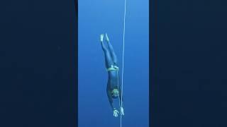 Свободное падение - самая приятная часть нырка #фридайвинг #freediving #freefalling
