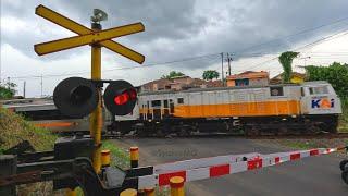 RAILWAY CROSSING 12 Kompilasi Perlintasan Kereta Api Kabupaten Tasikmalaya