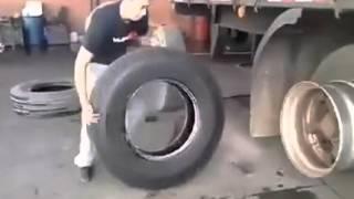 Замена шины на прицепе фуры