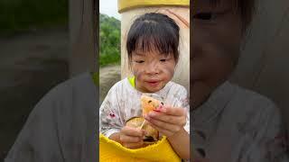 homeless girl shares food with ants️ #funny  #candy #youtube #shorts