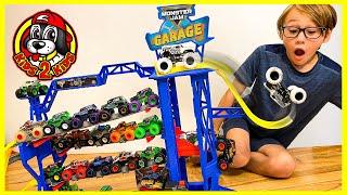 NEW 2022 Monster Jam GARAGE Playset UNBOXING  40th Anniversary Grave Digger & Zombie Monster Truck