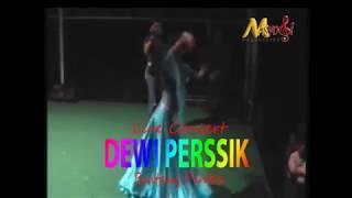 DEWI PERSSIK JADI DOMBRET VIRAL  HEBOHHHHH