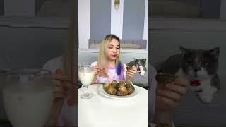 MUKBANG MỀU ĂN SÒ HUYẾT KHỔNG LỒ TROLL MÈO THÁI TỬ  Mều #shorts  #mềuchannel #redhoodvn #piratetv