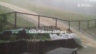 Oberflächenabfluss an Hanglage und auf Strasse