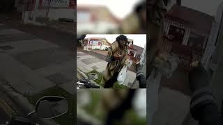 Atitude do morador de rua com o Batedor motociclista - #shorts