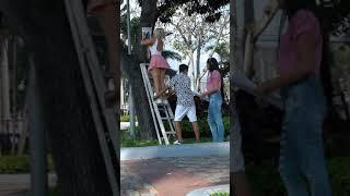 Así reaccionan las novias de estos chicos al ayudarme con la escalera